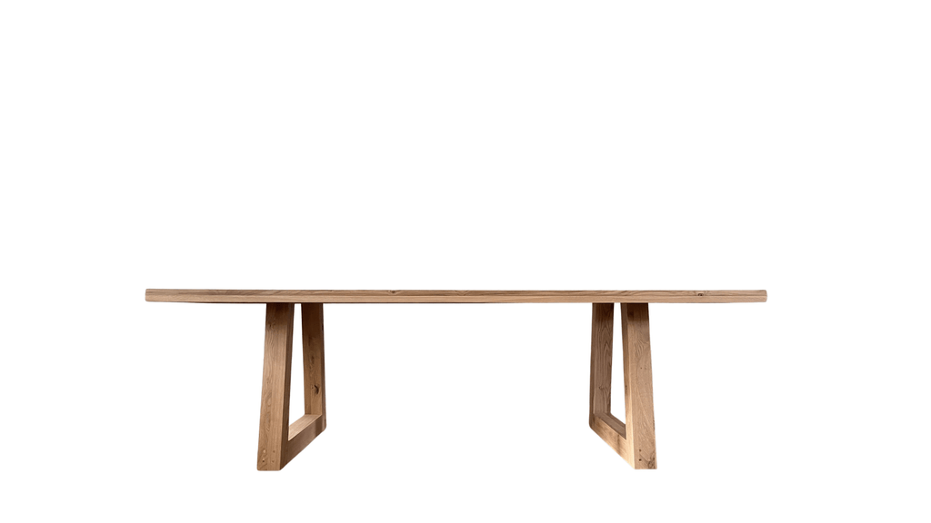 Table Triangle en Chêne Massif – FUJI